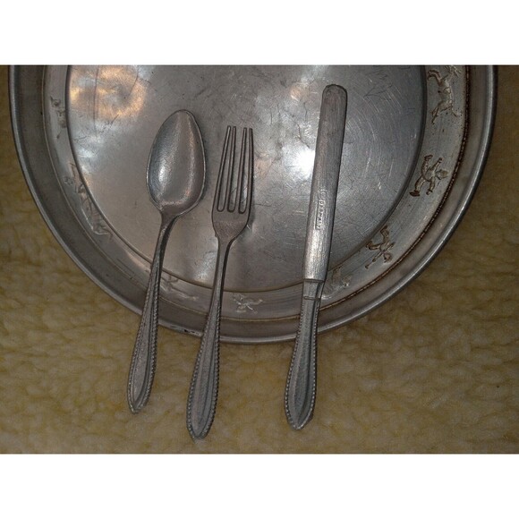 Vintage Aluminum Serving Snack Plate And Silverware Animals 6" Diameter Germany - Picture 8 of 9